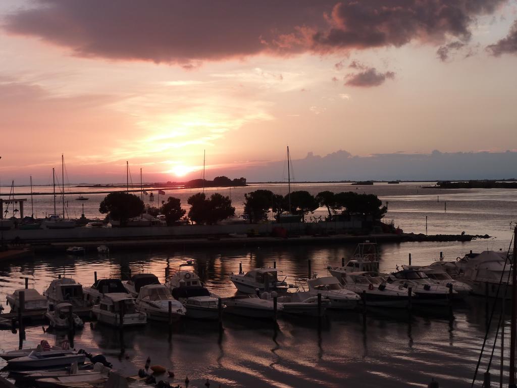 Costa Azzurra Apartment Grado Ngoại thất bức ảnh